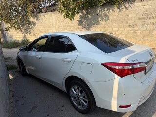 2014 Toyota Corolla XI (E160, E170, E180), белый, 920000 рублей, вид 2