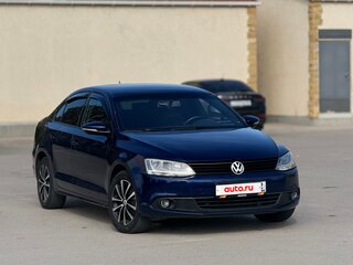 2014 Volkswagen Jetta VI Рестайлинг, синий, 850000 рублей, вид 2
