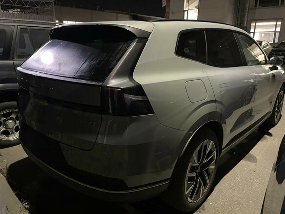 2025 Volvo XC70 III, серый, 6950000 рублей - вид 3
