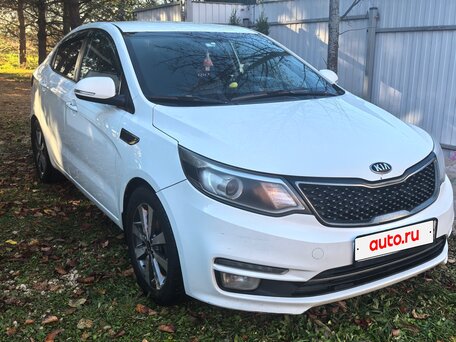 2016 Kia Rio III Рестайлинг, белый, 900000 рублей, вид 4