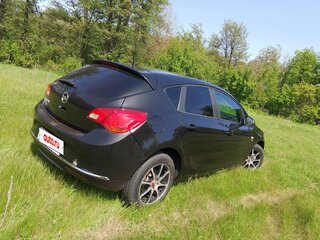 2013 Opel Astra J Рестайлинг, чёрный, 595000 рублей, вид 4