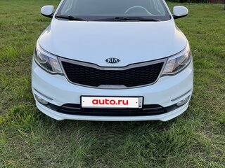 2015 Kia Rio III Рестайлинг, белый, 1140000 рублей, вид 3