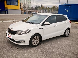 2015 Kia Rio III Рестайлинг, белый, 810000 рублей, вид 3