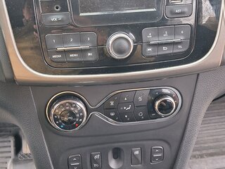 2015 Renault Sandero II, красный, 580000 рублей, вид 4