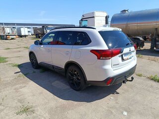 2020 Mitsubishi Outlander III Рестайлинг 3, белый, 2180000 рублей, вид 4