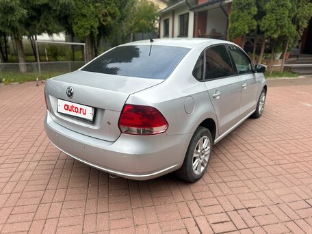 2015 Volkswagen Polo V Рестайлинг, серебристый, 770000 рублей, вид 3