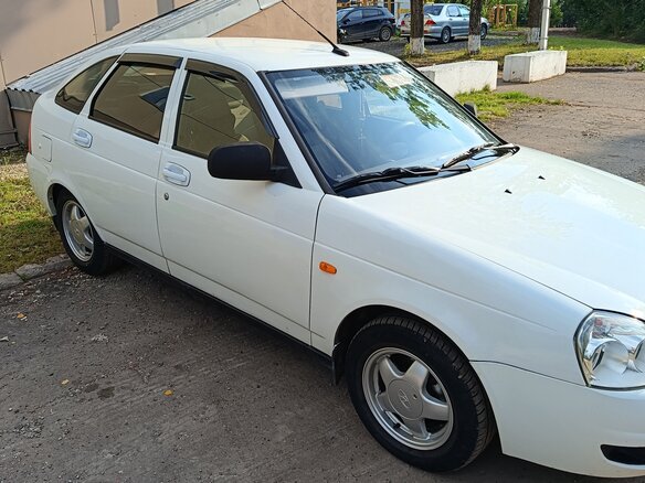 2013 Lada (ВАЗ) Priora I, белый, 400000 рублей - вид 4