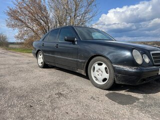 1995 Mercedes-Benz E-Класс 230 II (W210, S210), чёрный, 300000 рублей, вид 4