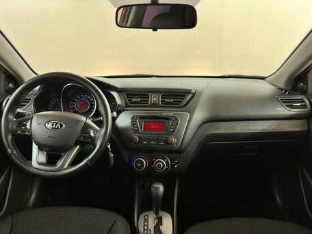 2013 Kia Rio 4-speed III, красный, 910000 рублей, вид 5