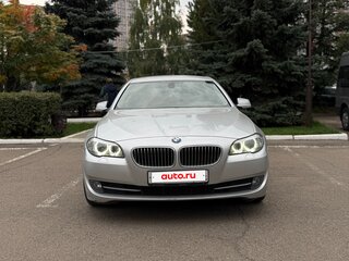 2011 BMW 5 серии 520i VI (F10/F11/F07), серебристый, 1700000 рублей, вид 3