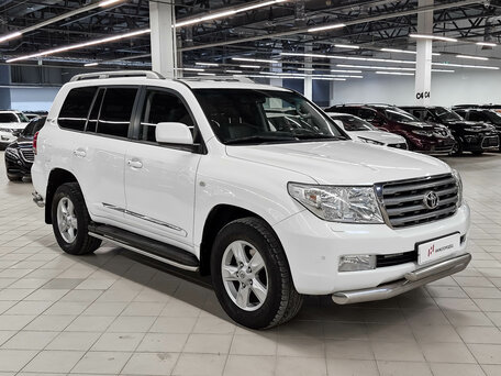 2011 Toyota Land Cruiser 200 Series, белый, 2769000 рублей, вид 2