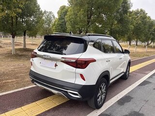2022 Kia KX3, белый, 1650000 рублей, вид 5