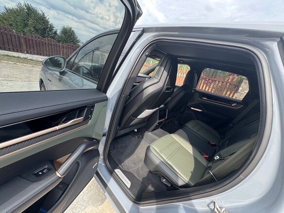 2023 Porsche Cayenne E-Hybrid III Рестайлинг, серый, 16499990 рублей - вид 25