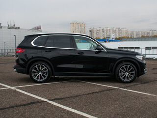 2020 BMW X5 25d IV (G05/G18), чёрный, 5990000 рублей, вид 4