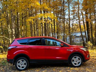 2017 Ford Kuga II Рестайлинг, красный, 1199000 рублей, вид 3