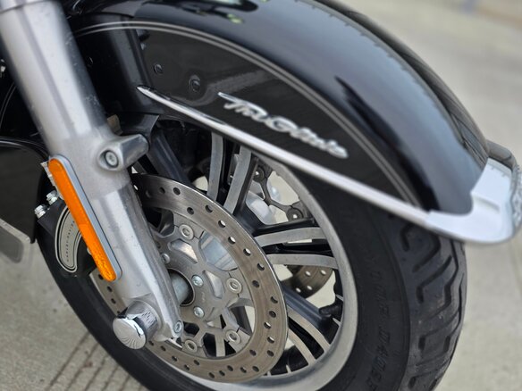 2017 Harley-Davidson Tri Glide, чёрный, 2799000 рублей - вид 15