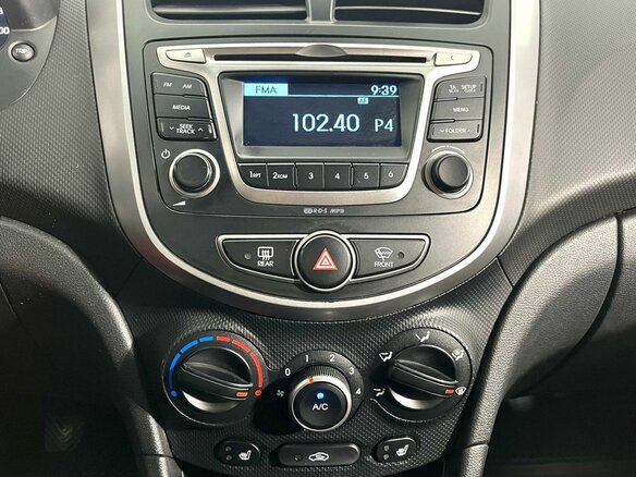 2016 Hyundai Solaris I Рестайлинг, серебристый, 1100000 рублей - вид 20