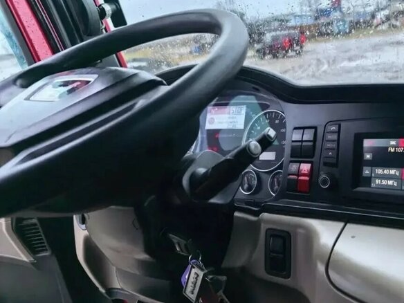2017 MAN TGS, пурпурный, 7600000 рублей - вид 1
