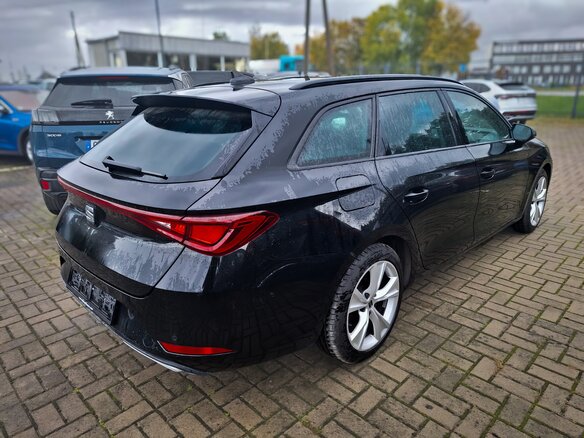 2022 SEAT Leon IV, чёрный, 1725000 рублей - вид 3