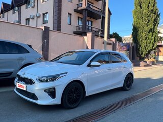 2018 Kia Ceed III, белый, 1390000 рублей, вид 2