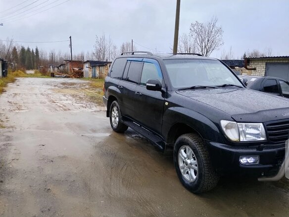 2004 Toyota Land Cruiser 105 100 Series Рестайлинг 1, чёрный, 1200000 рублей - вид 1