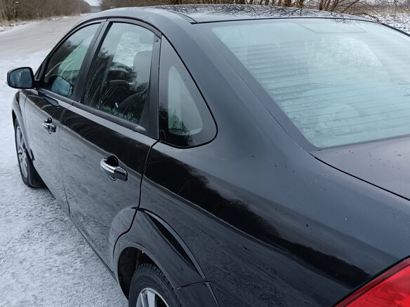 2011 Ford Focus II Рестайлинг, чёрный, 600000 рублей - вид 3