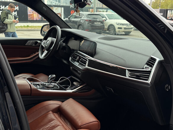 2020 BMW X7 30d I (G07), серый, 6975000 рублей - вид 6