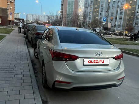 2017 Hyundai Solaris II, золотистый, 735000 рублей, вид 3