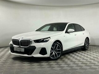2024 BMW 5 серии 520i VIII (G60/G61/G68), белый, 7699000 рублей, вид 1