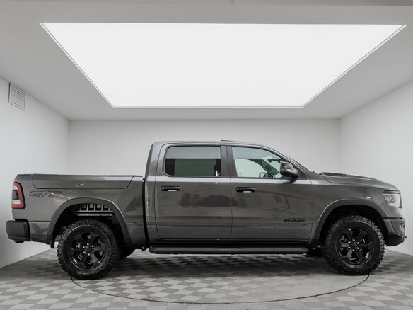 2024 Ram 1500 Crew Cab eTorque V, серый, 10990000 рублей - вид 5
