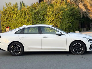 2024 Kia K5 III Рестайлинг, белый, 2790000 рублей, вид 4