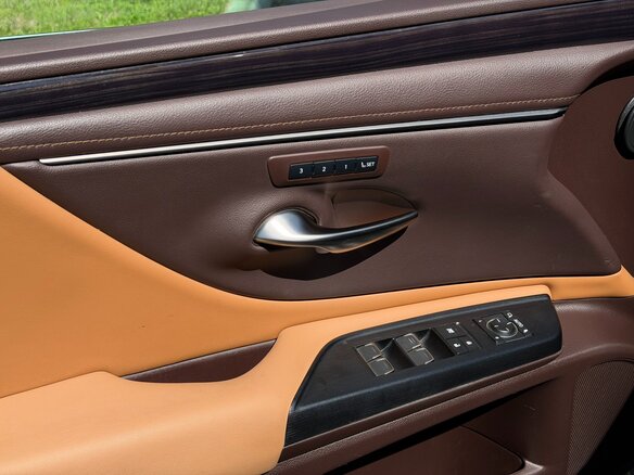 2021 Lexus ES 300h VII Рестайлинг, серый, 4150000 рублей - вид 21