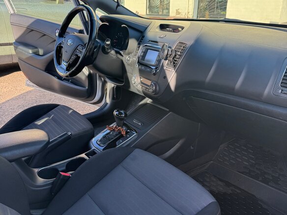 2018 Kia Cerato III Рестайлинг (Classic), серебристый, 1420000 рублей - вид 11
