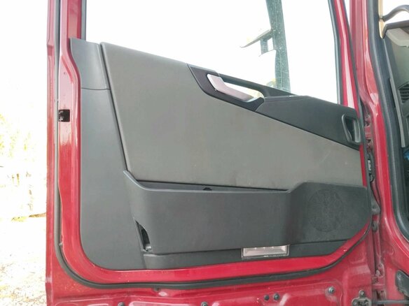 2016 Volvo FH, красный, 5791000 рублей - вид 9