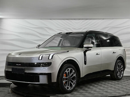 Lynk & Co 900
