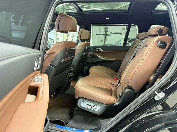 2026 BMW X7 40d I (G07) Рестайлинг, чёрный, 17270000 рублей - вид 3