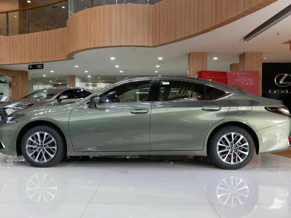 2026 Lexus ES 200 VII Рестайлинг 2, зелёный, 5690000 рублей - вид 3