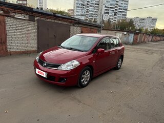 2010 Nissan Tiida I Рестайлинг, красный, 930000 рублей, вид 1