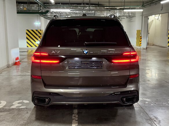 2026 BMW X7 40d I (G07) Рестайлинг, коричневый, 17990000 рублей - вид 4