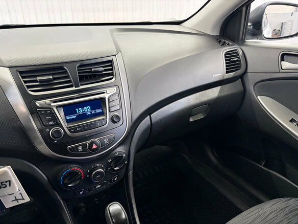 2015 Hyundai Solaris I Рестайлинг, белый, 1047000 рублей - вид 10