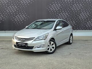 2015 Hyundai Solaris I Рестайлинг, серебристый, 890000 рублей, вид 1