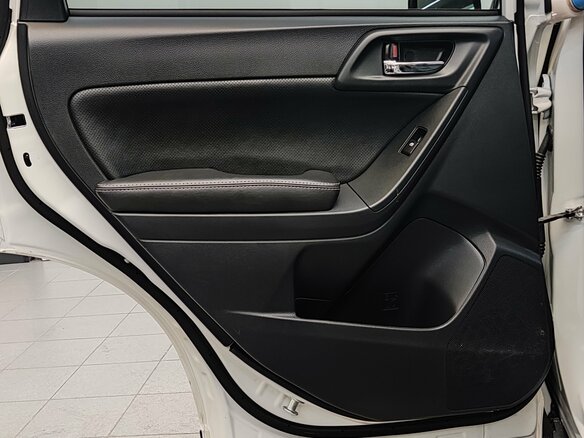 2015 Subaru Forester IV, белый - вид 32