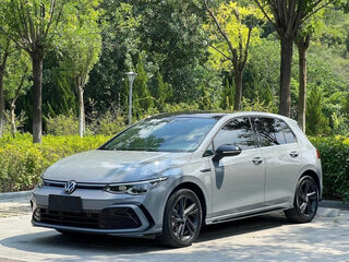 2023 Volkswagen Golf VIII, серый, 1890095 рублей, вид 3