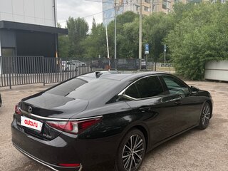 2022 Lexus ES 250 VII Рестайлинг, чёрный, 4500000 рублей, вид 5