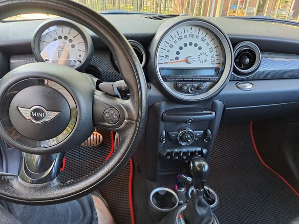 2012 Mini Hatch Cooper S II (R56) Рестайлинг, красный - вид 7
