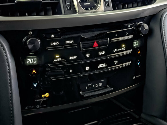 2020 Lexus LX 570 III Рестайлинг 2, белый, 10900000 рублей - вид 20