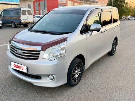 2010 Toyota Noah II (R70), серый, 1350000 рублей, вид 3