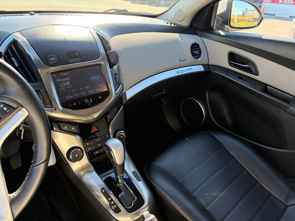2014 Chevrolet Cruze I Рестайлинг, белый - вид 12