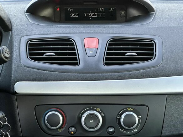 2010 Renault Fluence I, бежевый, 590000 рублей - вид 12