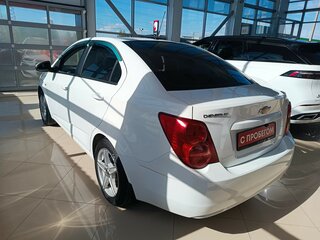 2013 Chevrolet Aveo II, белый, 569000 рублей, вид 4